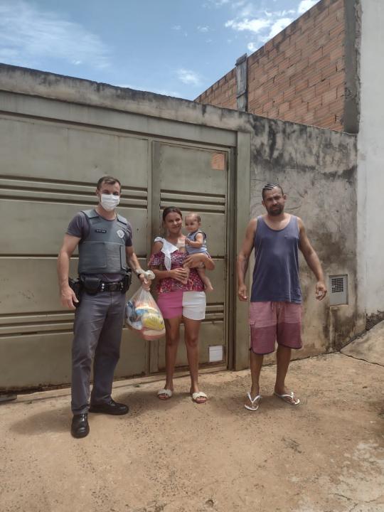 Foto 4 de 31 — Campanha Natal Solidário entrega 250 cestas básicas em Américo Brasiliense